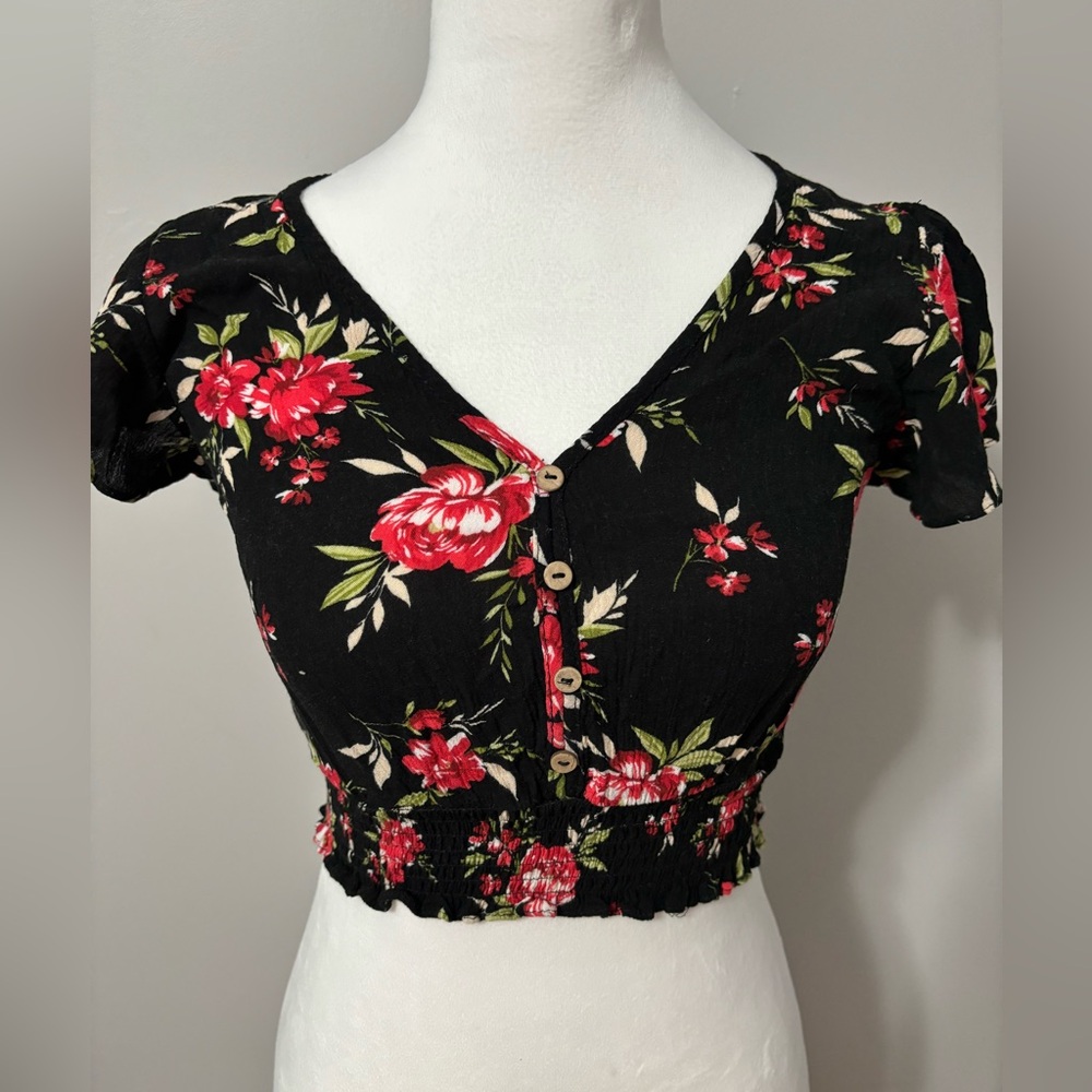 Ambiance floral crop top. Size Small. NWOT